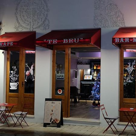 Tebeu Coffe And Bar Bed & Breakfast Vlorë Екстериор снимка