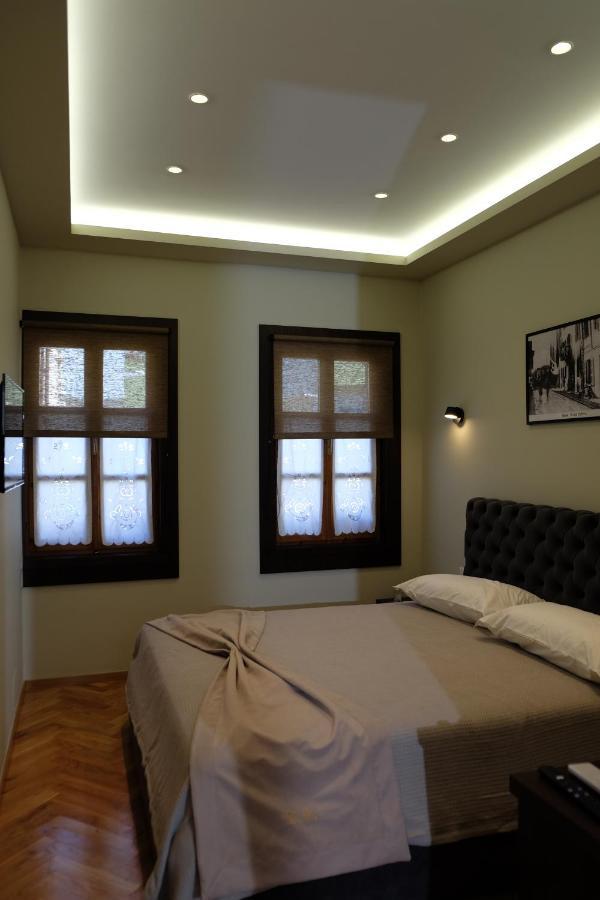 Tebeu Coffe And Bar Bed & Breakfast Vlorë Екстериор снимка
