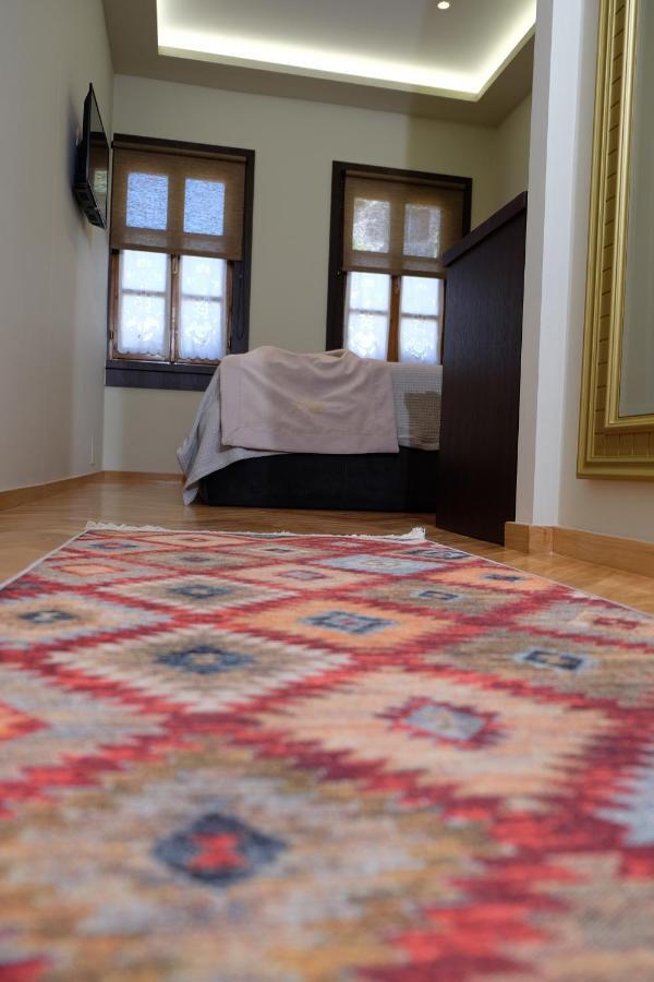 Tebeu Coffe And Bar Bed & Breakfast Vlorë Екстериор снимка